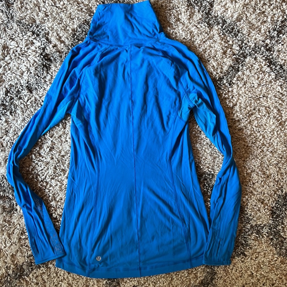 Luluemon turtleneck 6 - Picture 3 of 7